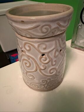 Beige Ceramic Swirl Oil Warmer - Neutral Home Accent